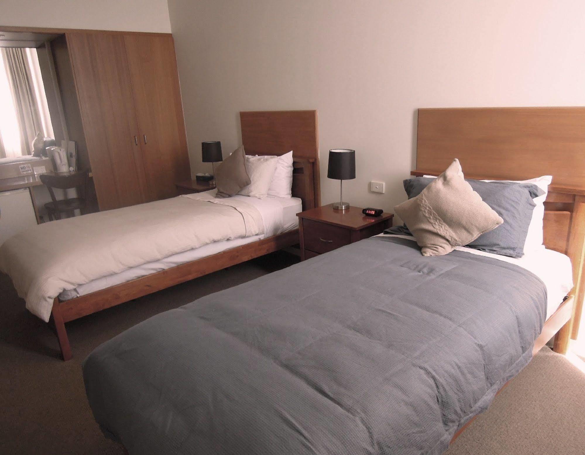 Plough Hotel Melbourne Buitenkant foto