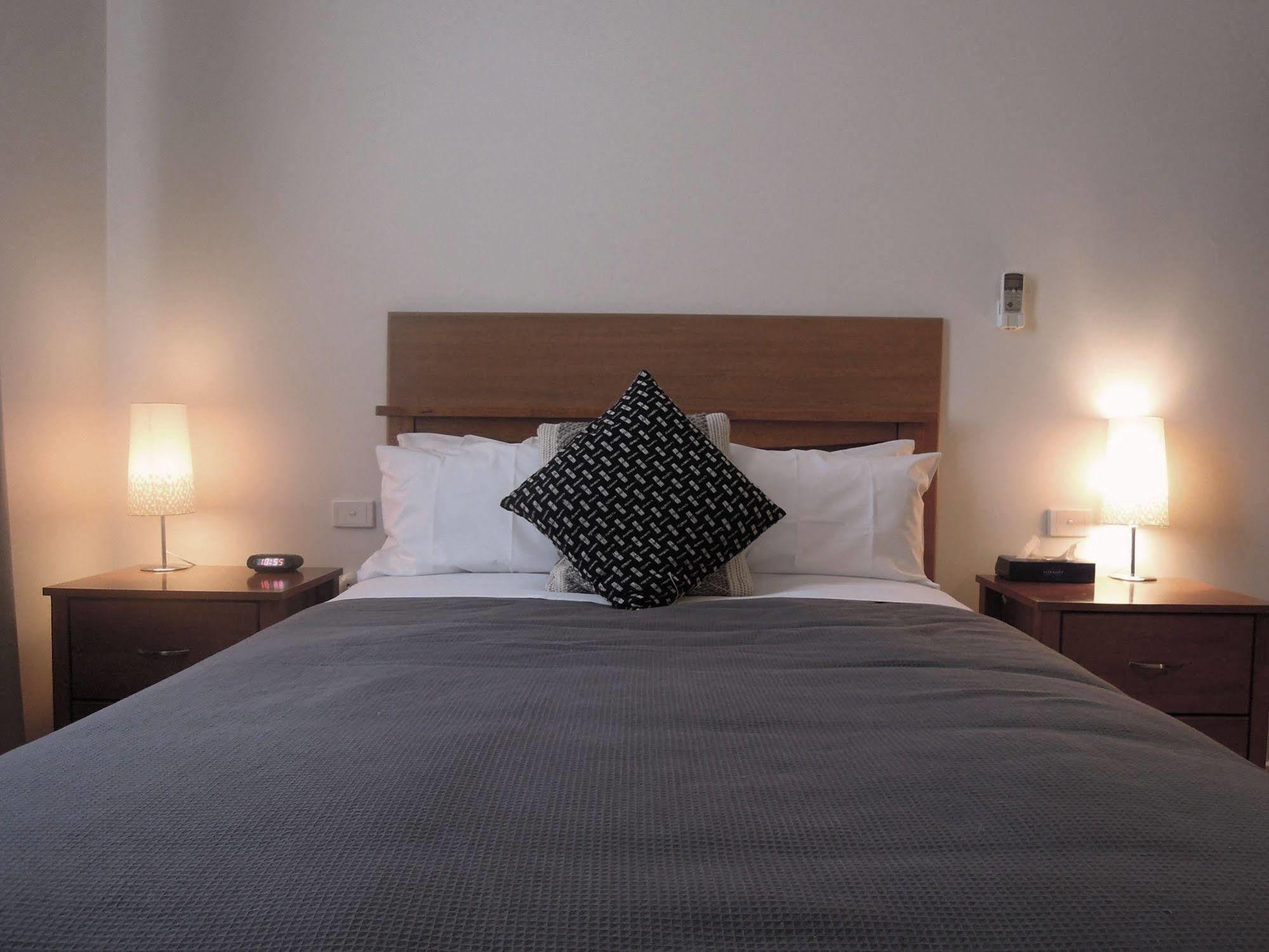 Plough Hotel Melbourne Buitenkant foto