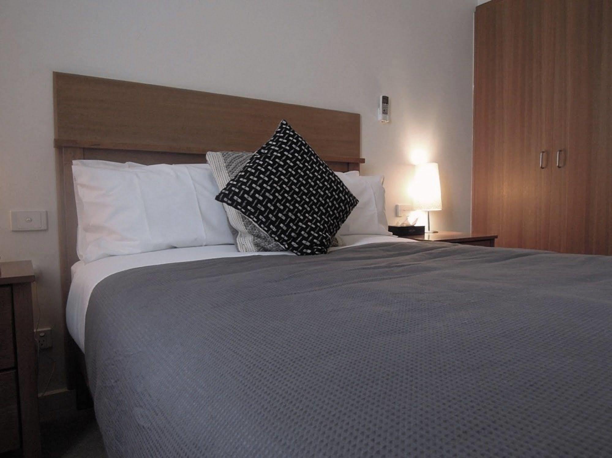 Plough Hotel Melbourne Buitenkant foto